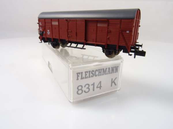 Fleischmann 8314K gedeckter Güterwagen der DB braun, neuwertig mit OVP, M 1:160
